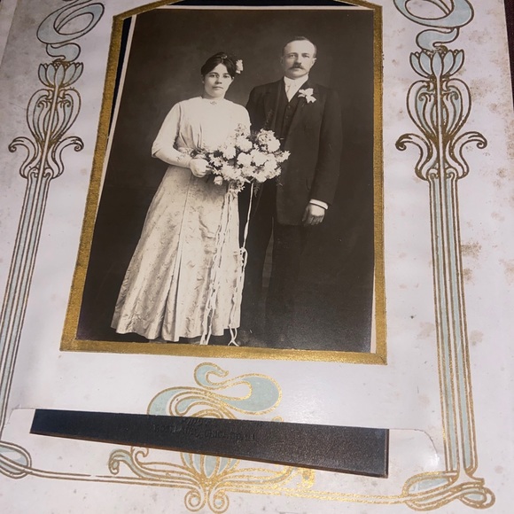 Antique Velvet Photo Album With Many Cabinet Cards 1800's/Early 1900's - Picture 9 of 17